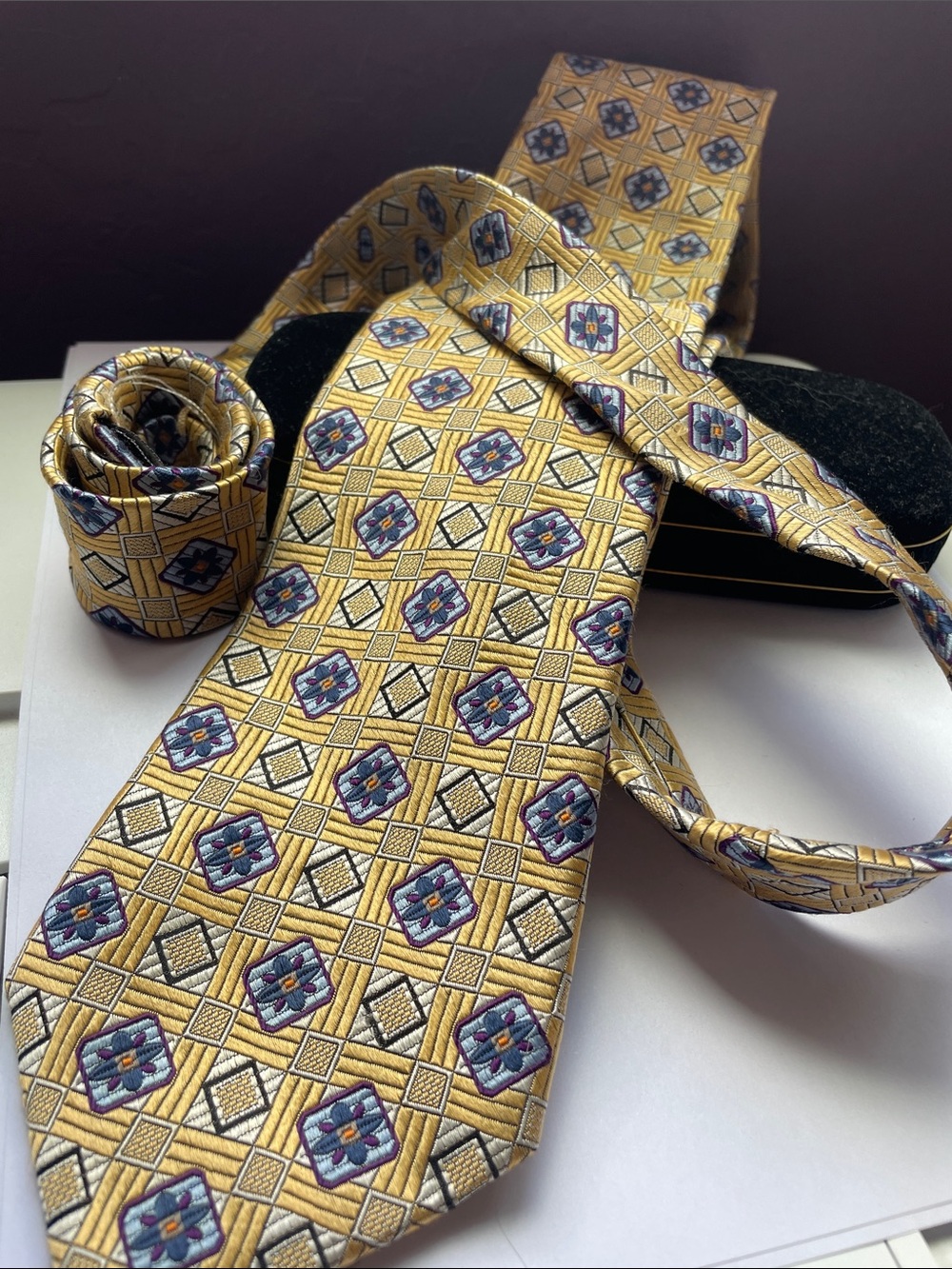 VTG JOS A BANKS SILK TIE